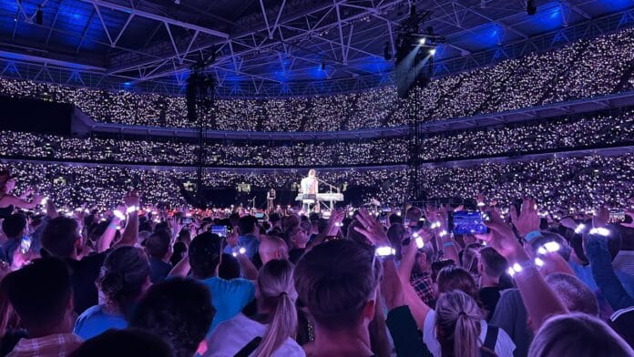 Coldplay concert crowd in London