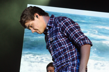 Liam Payne wearing plaid