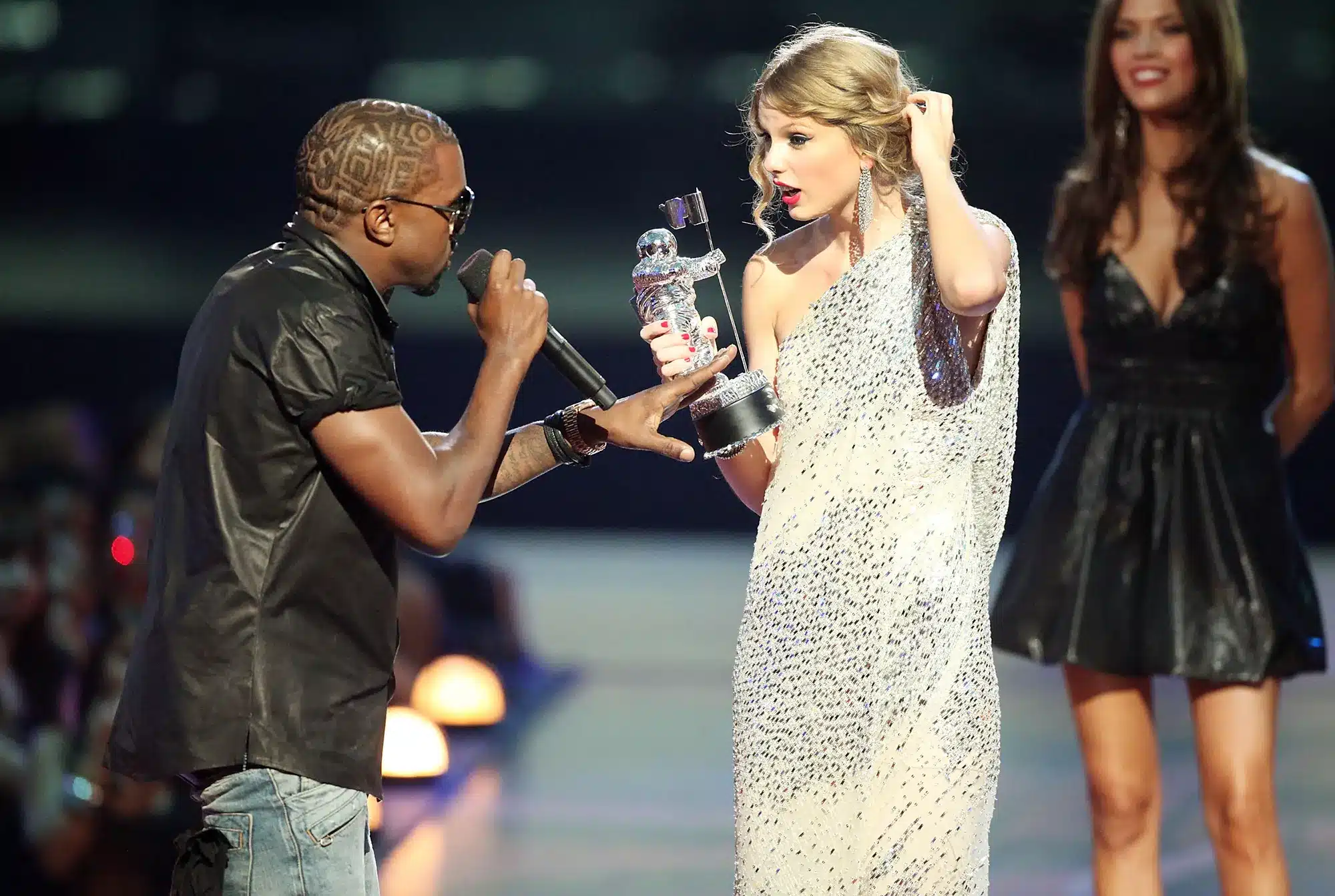 Kanye West interrupting Taylor Swift